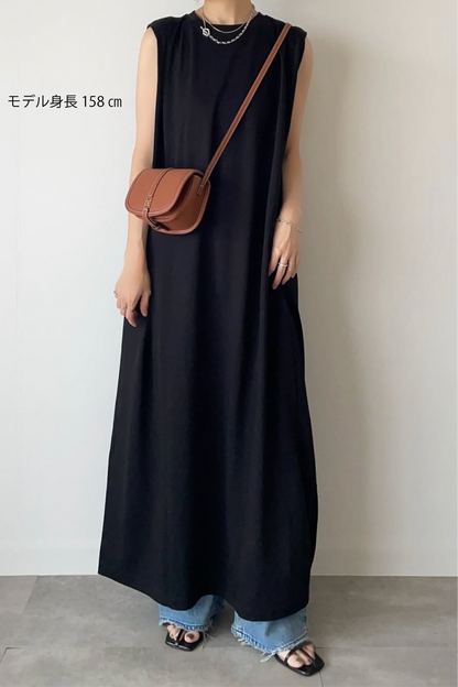 Tuck dress (black)
