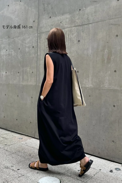 Tuck dress (black)