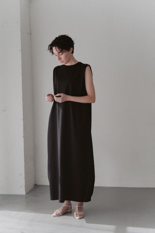 Tuck dress -black-