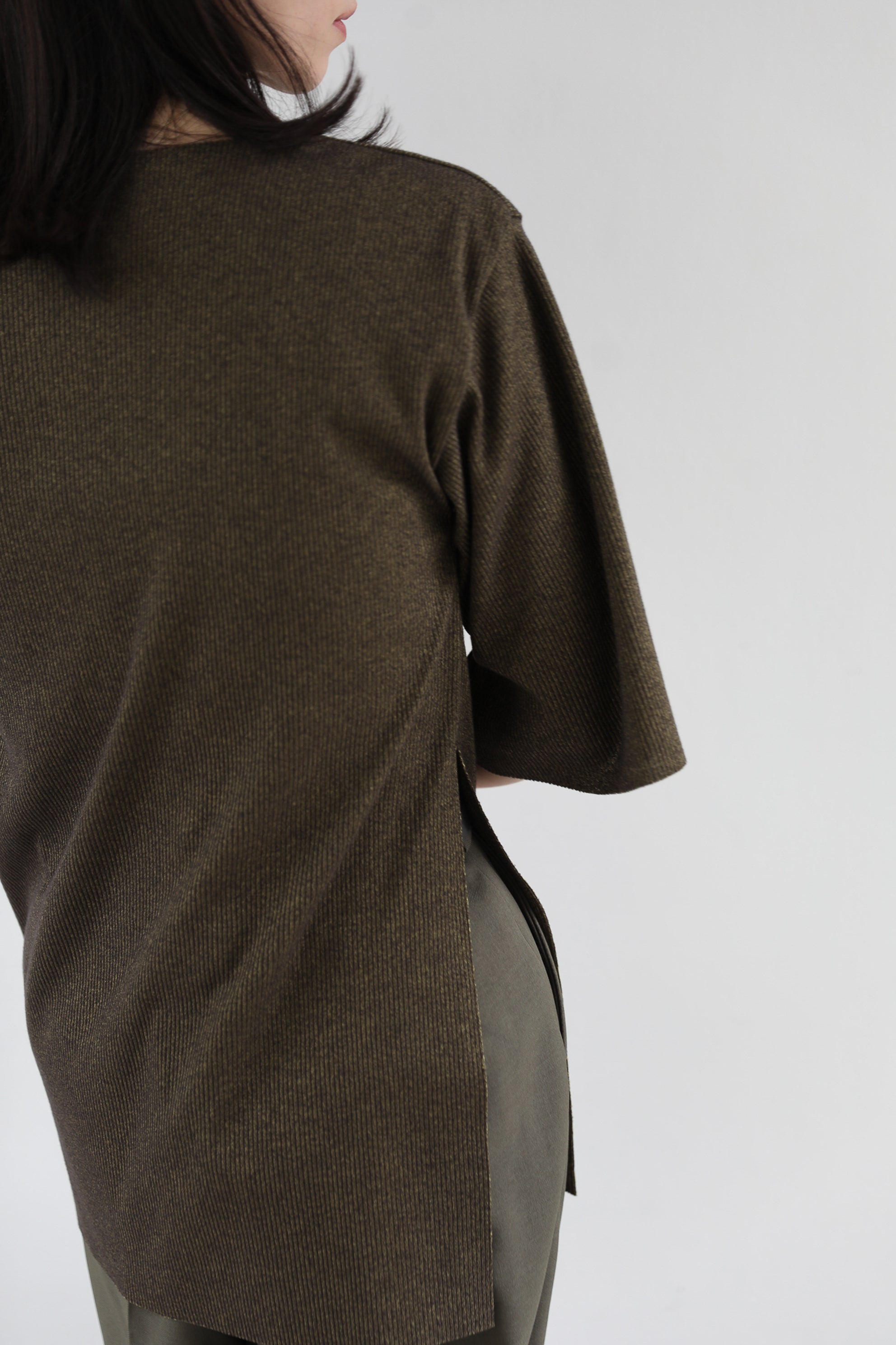 Side slit rib t (2color) – IFMEH