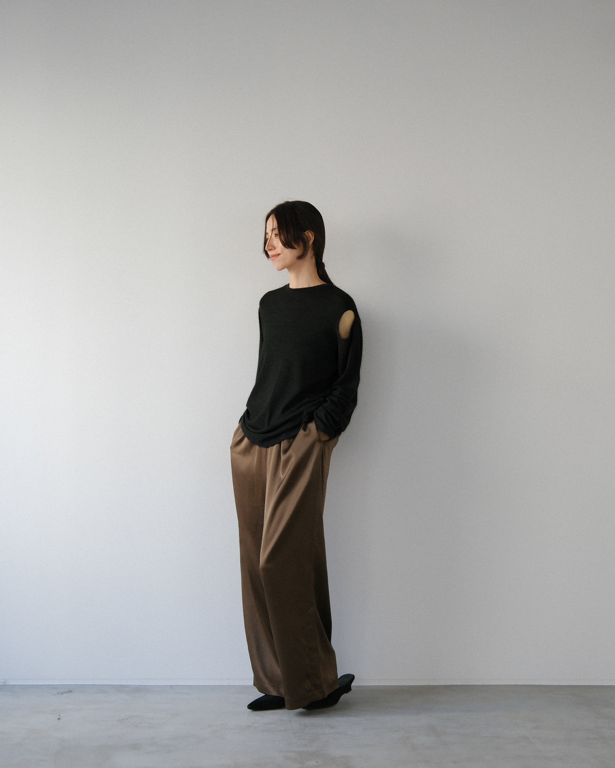 Satin slit pants (2colors)
