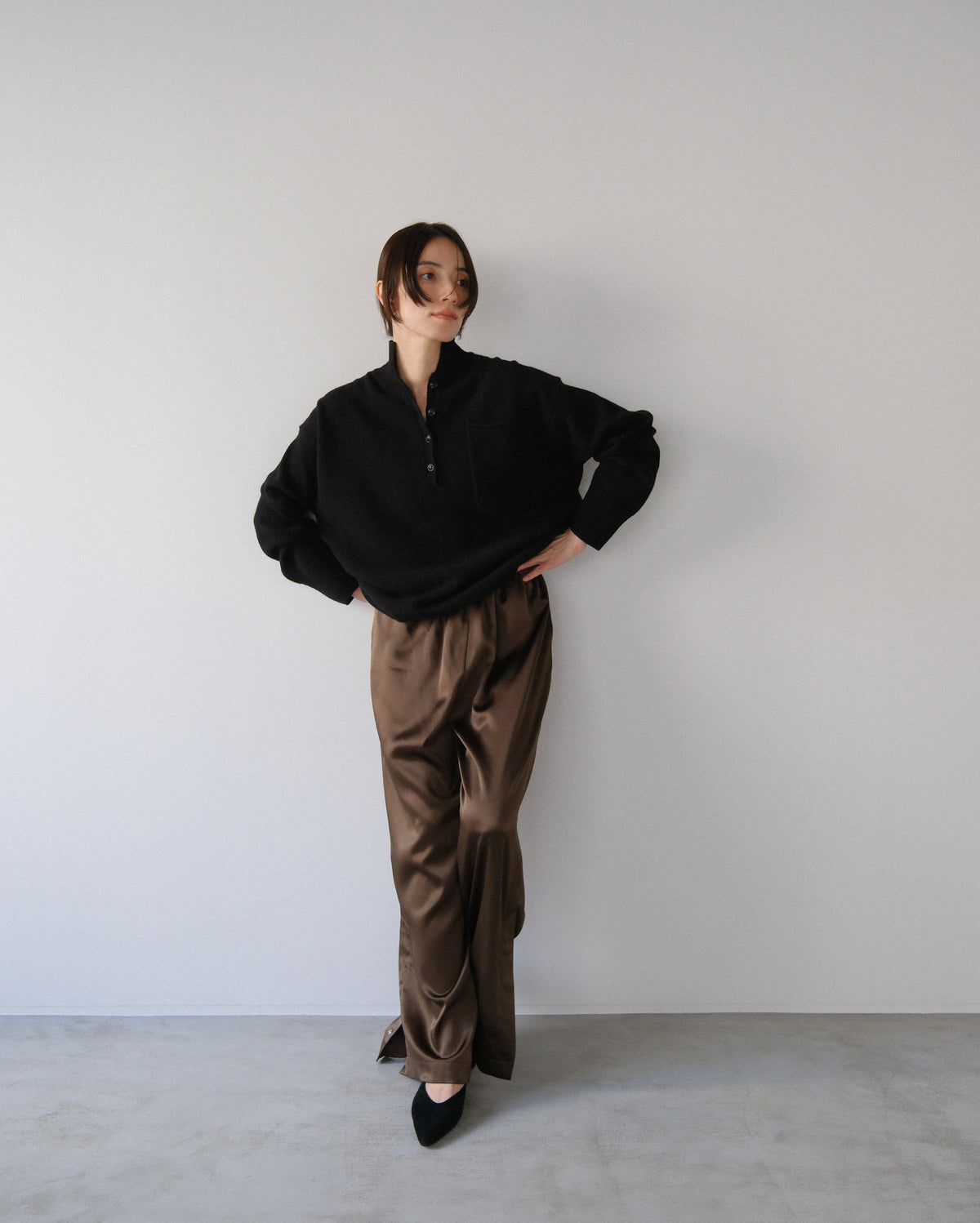 Satin slit pants (2colors)