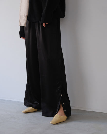 Satin slit pants (2colors)