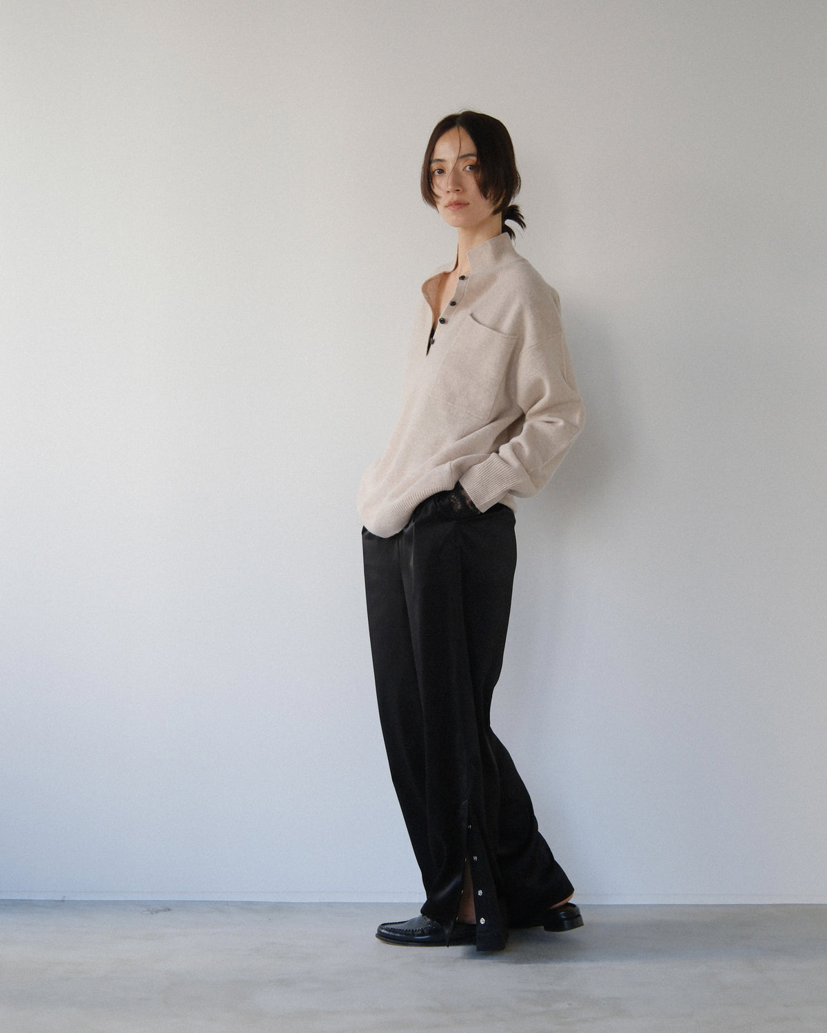 Satin slit pants (2colors)