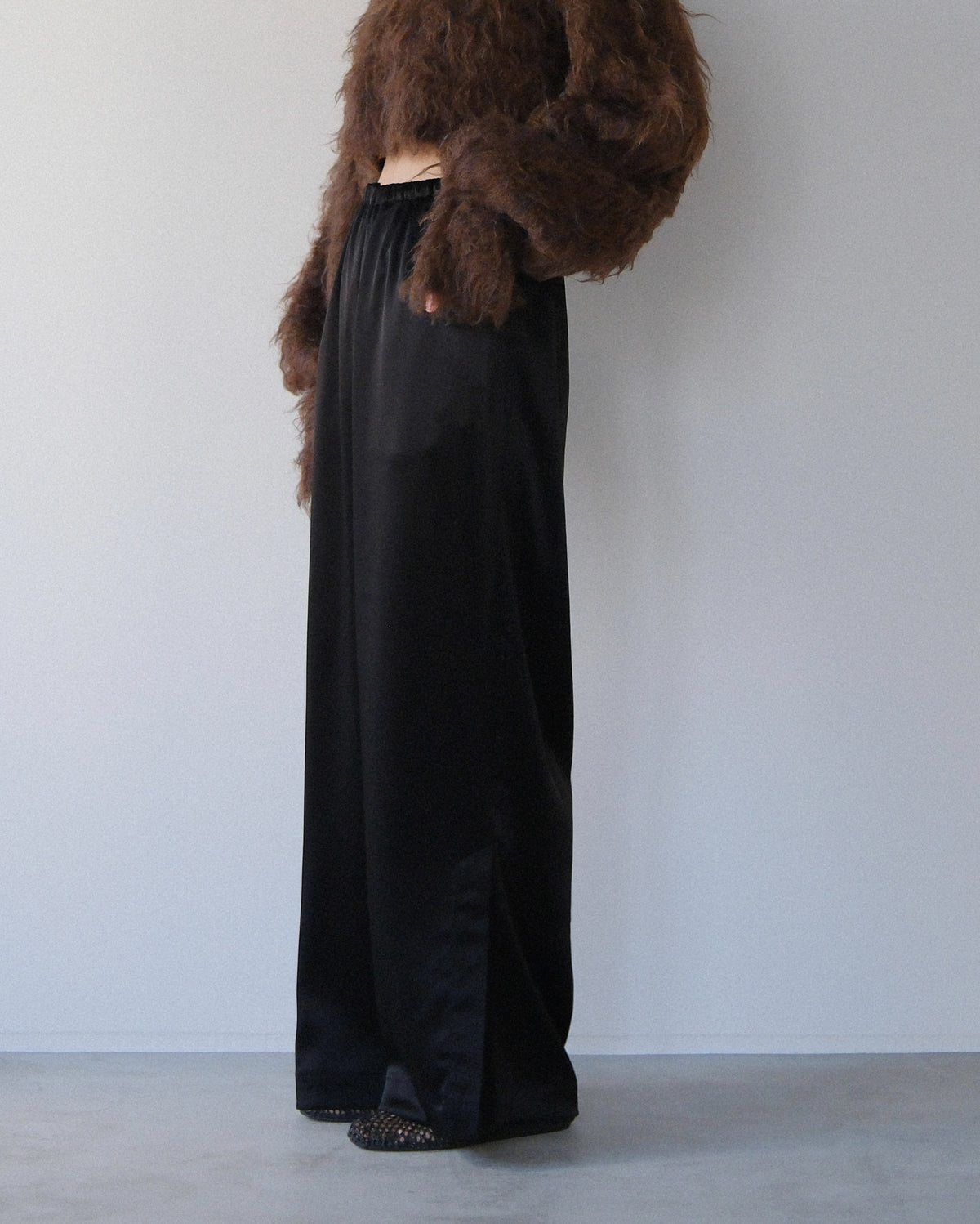 Satin slit pants (2colors)