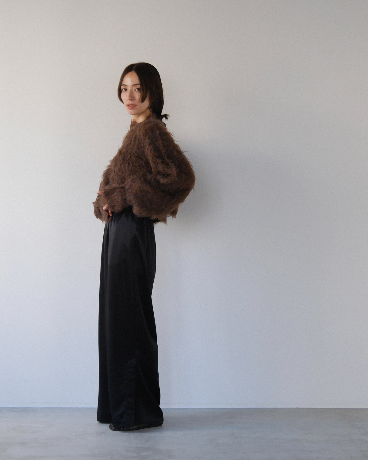Satin slit pants (2colors)