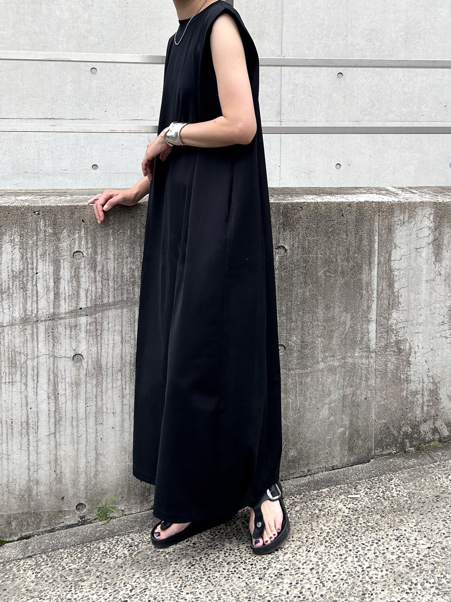 Tuck dress -black-