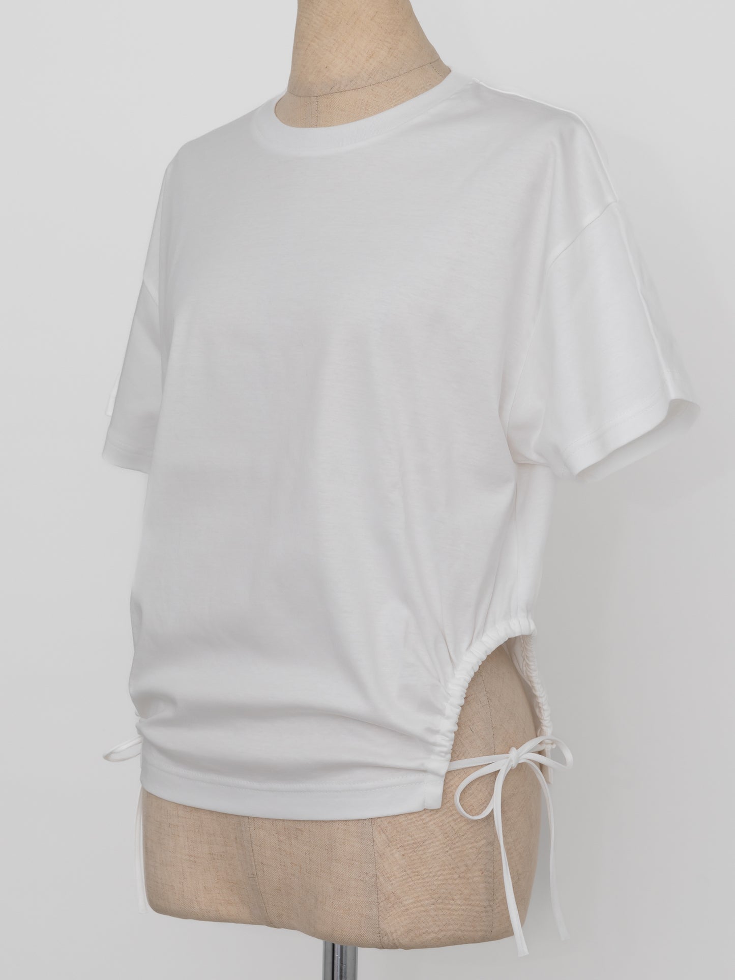 Curve gather tee -white-