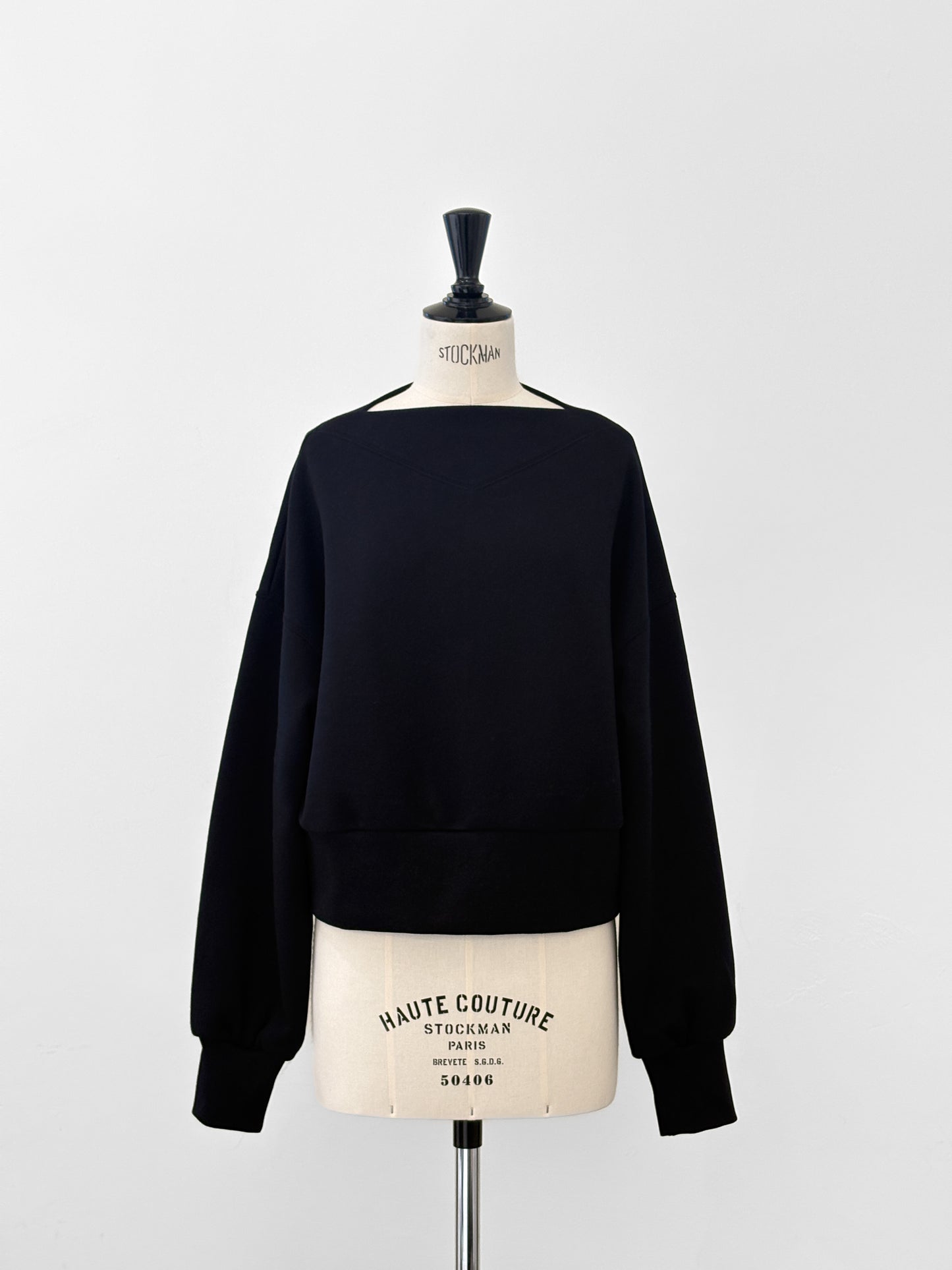 Edge neck sweater (2color)