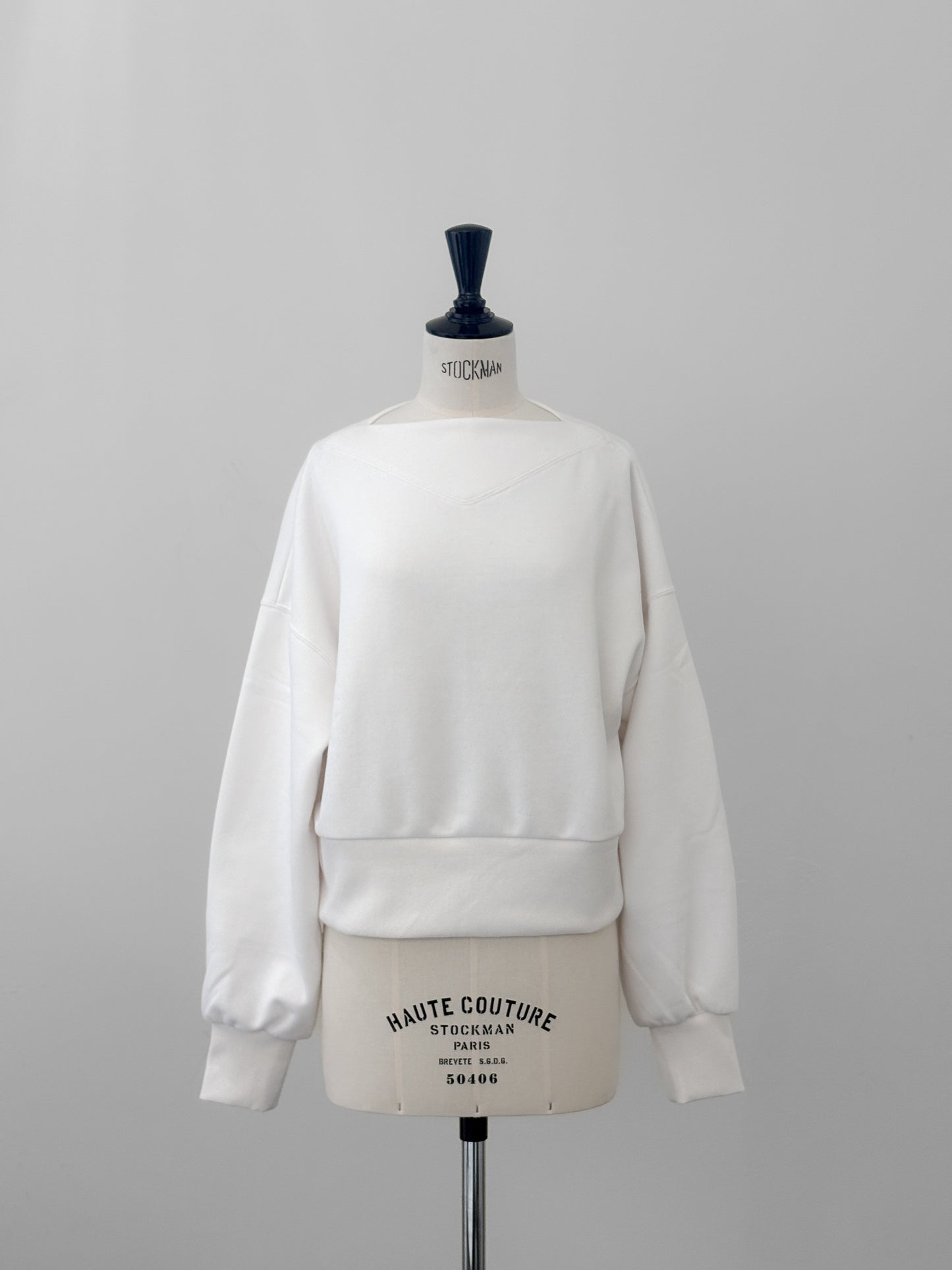 Edge neck sweater (2color)