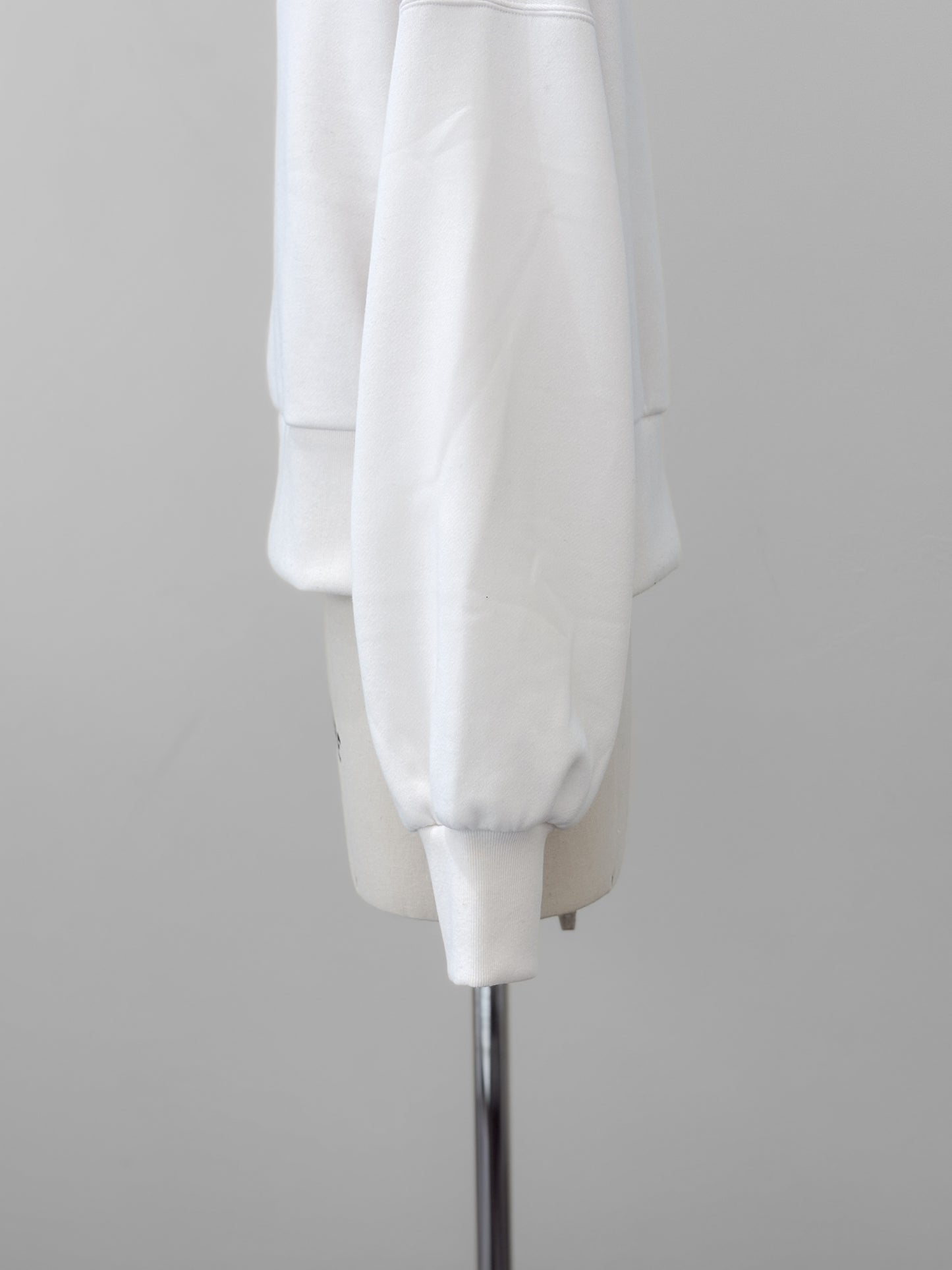 Edge neck sweater (2color)