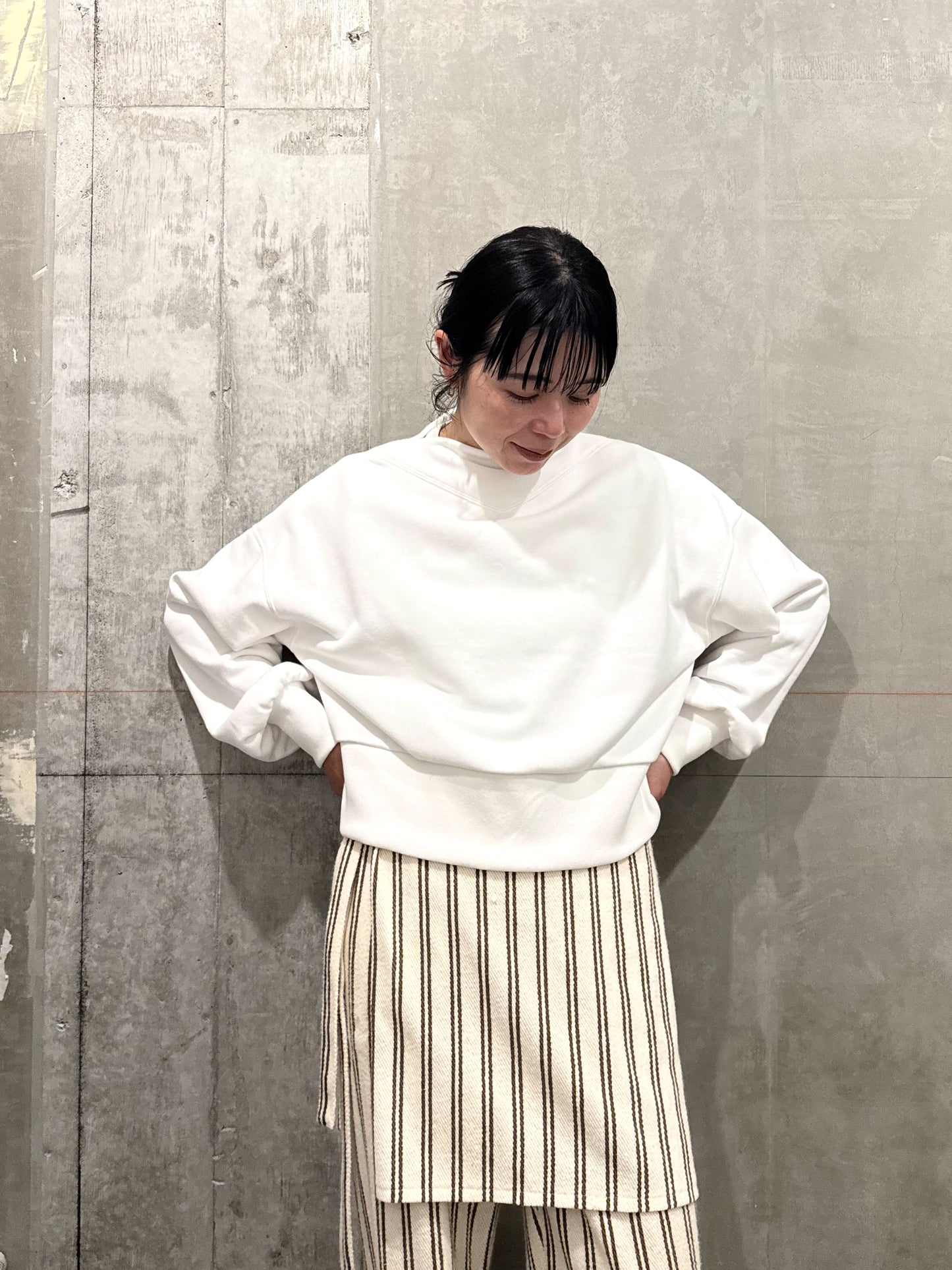 Edge neck sweater (2color)