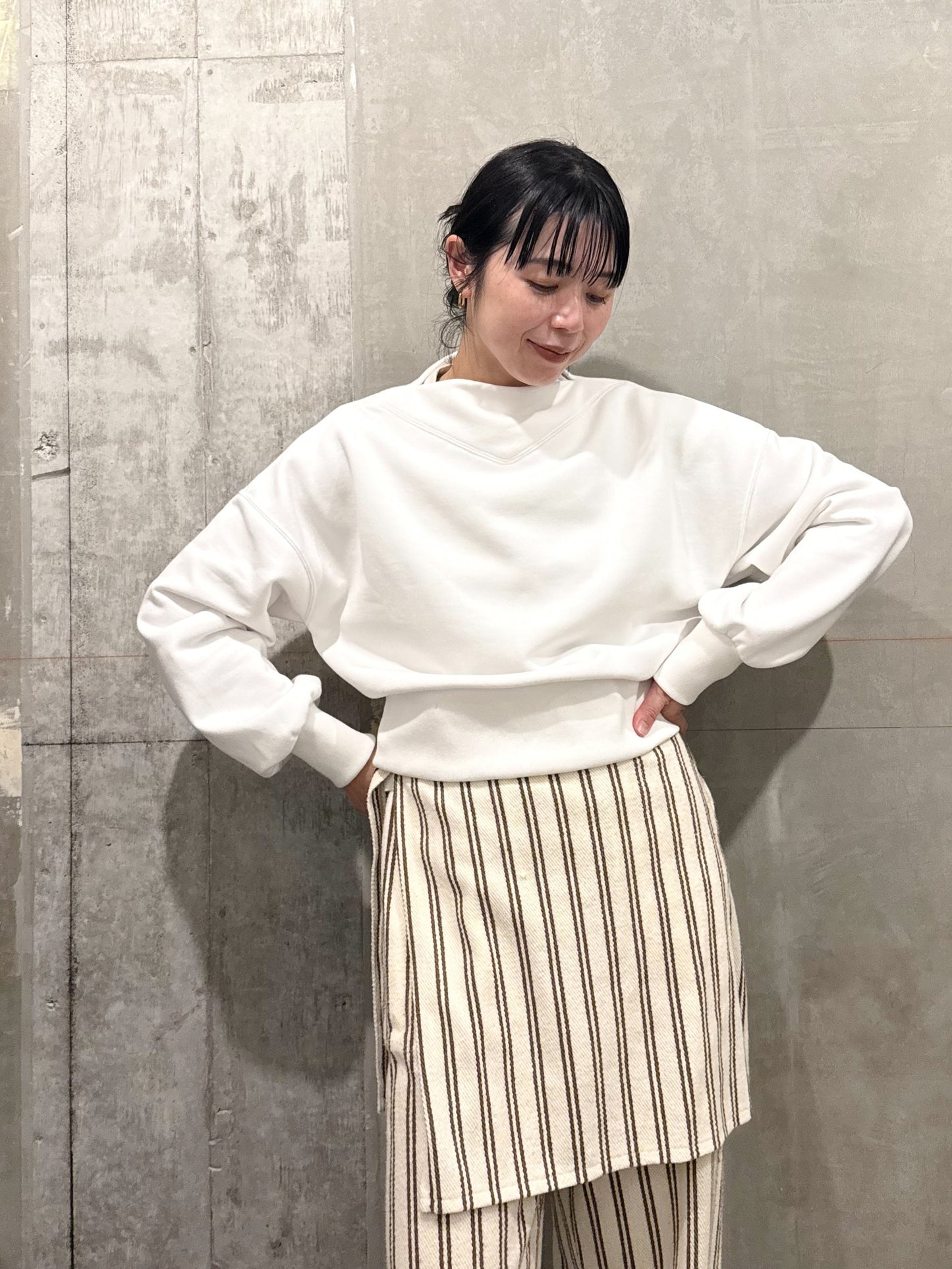 Edge neck sweater (2color)
