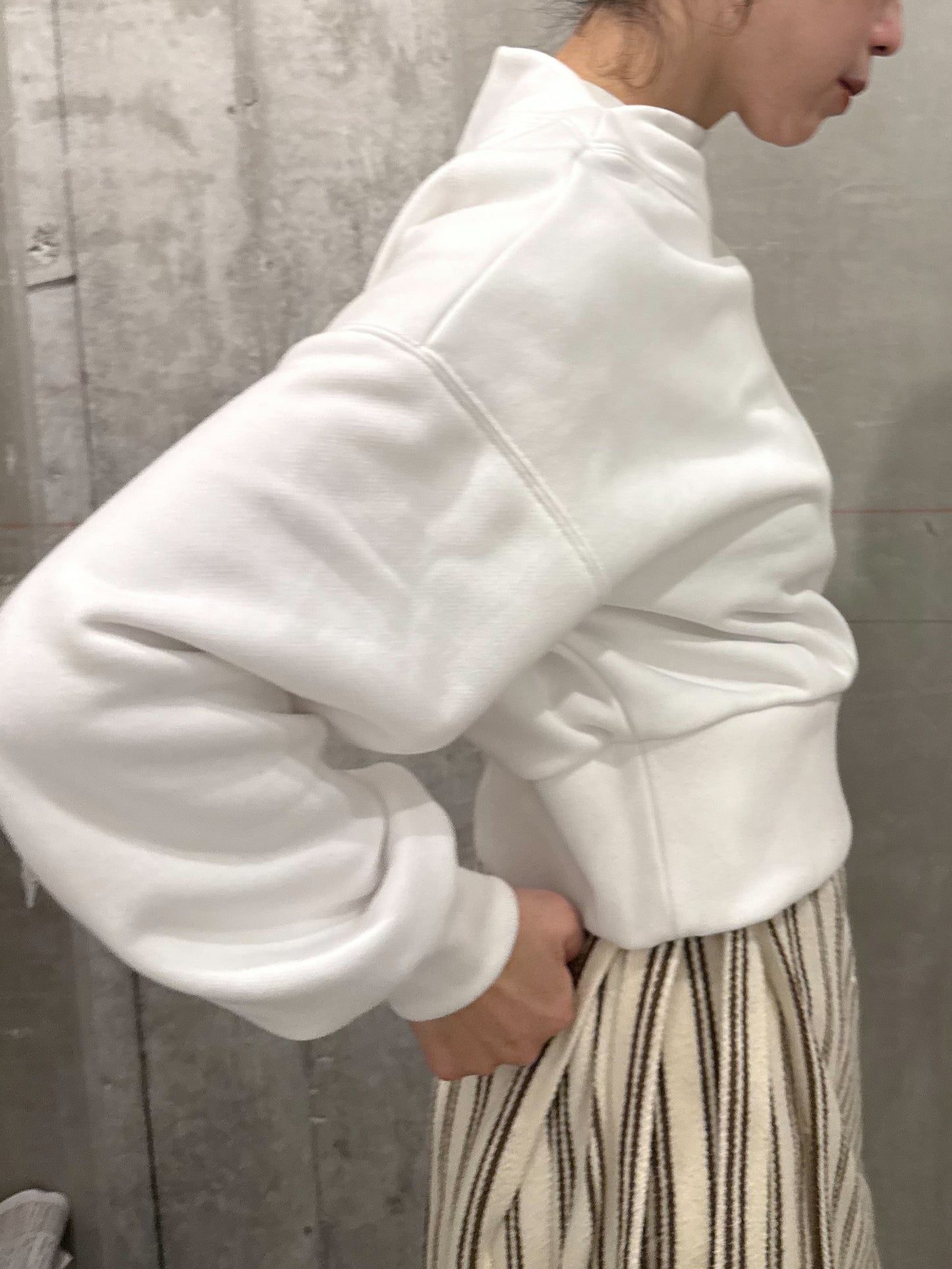Edge neck sweater (2color)