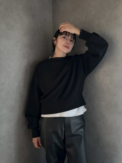 Edge neck sweater (2color)