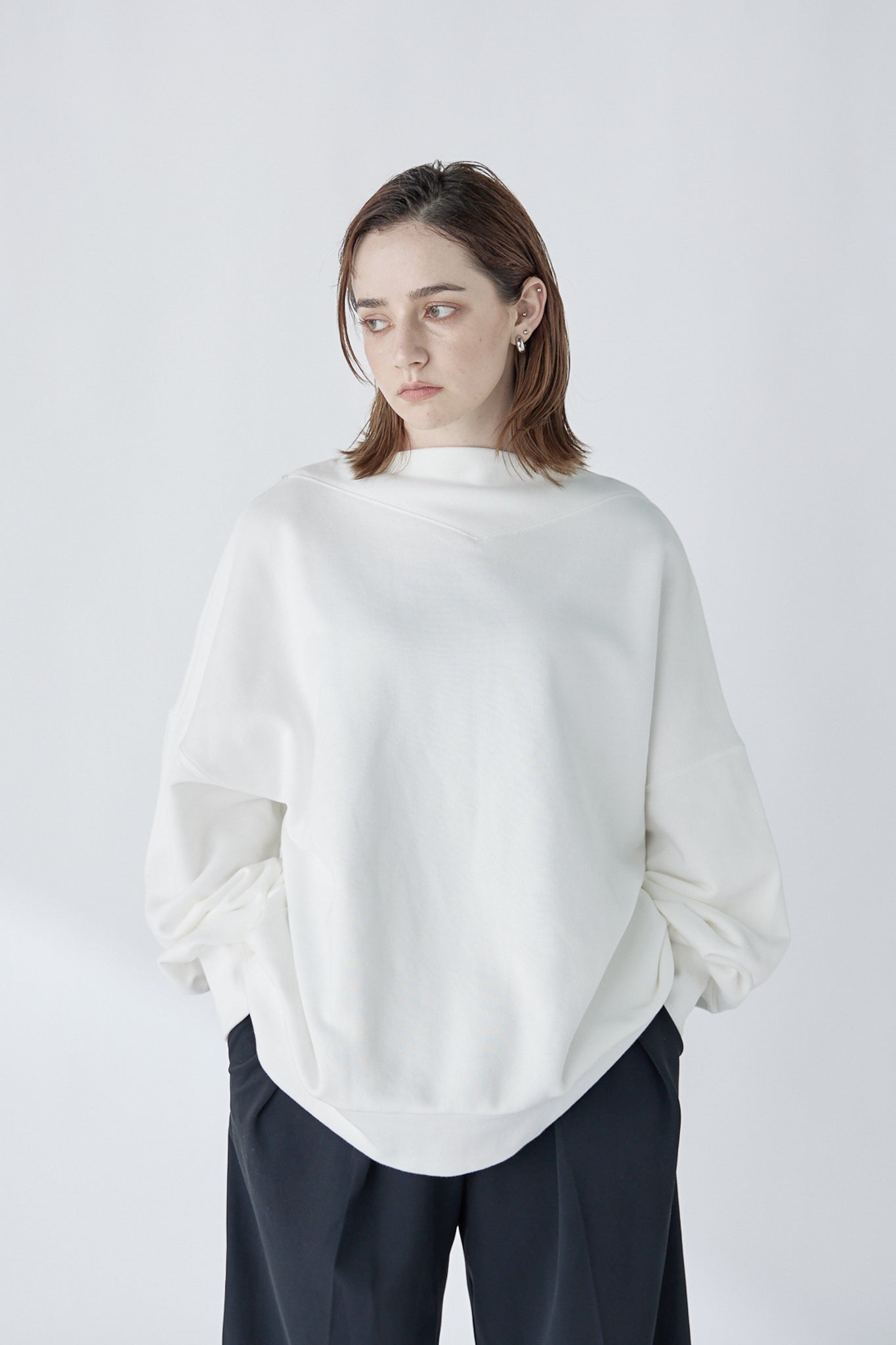 edge neck sweater (-white-)