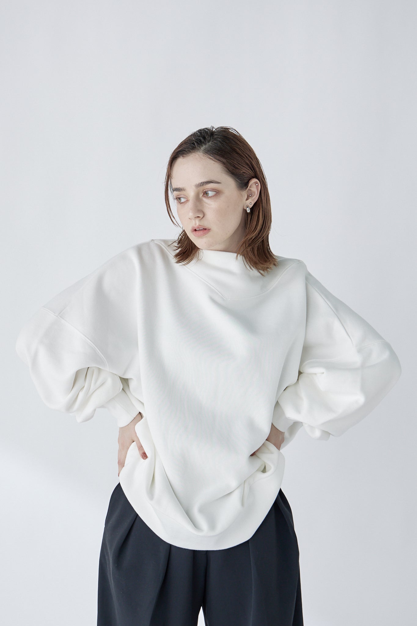 edge neck sweater (-white-)