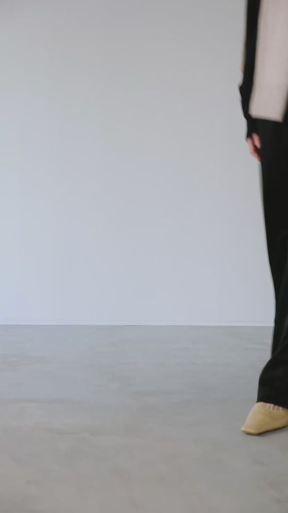 Satin slit pants (2colors)